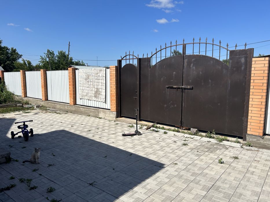 Дом отдельно стоящии