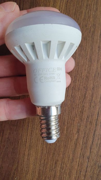 Plafonieră cu trei becuri