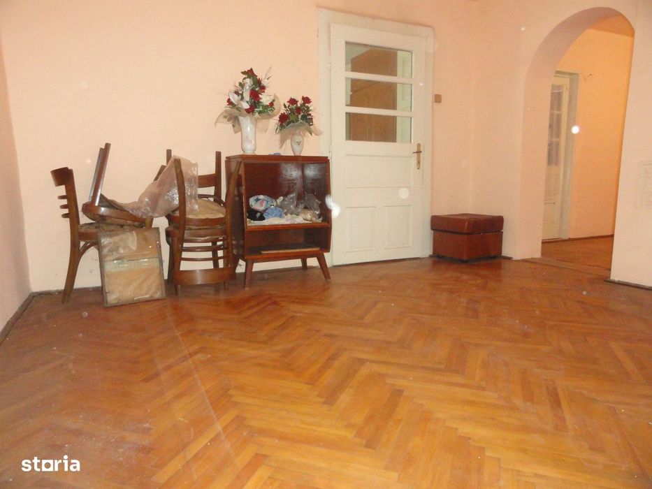 Casa 4 camere situata pe colt intr-o locatie buna in zona Gai