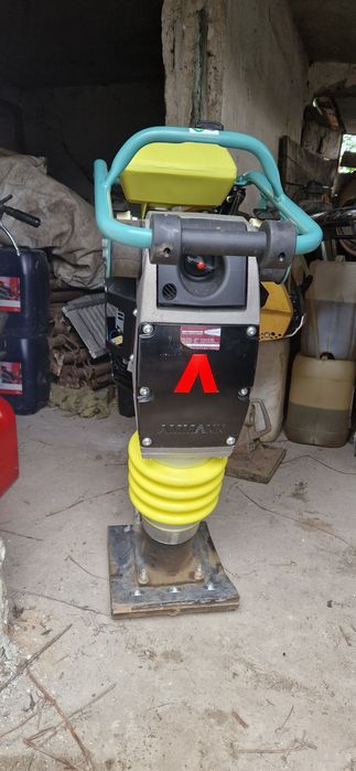 Inchiriez talpă mai compactor de inchiriat