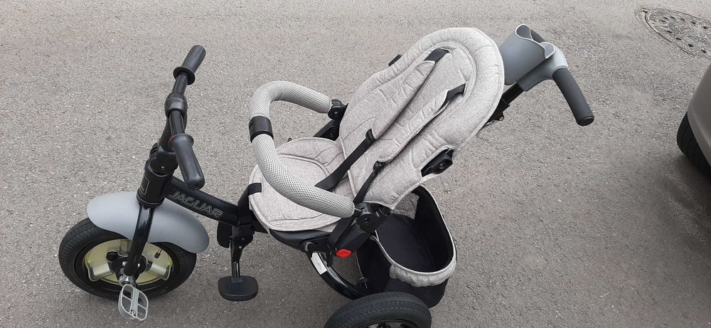 Триколка със сенник и въртяща се седалка JAGUAR