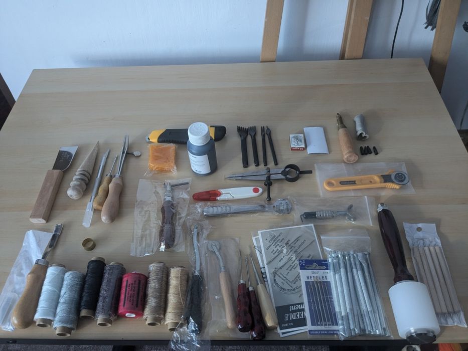 Trusa sculptura in piele