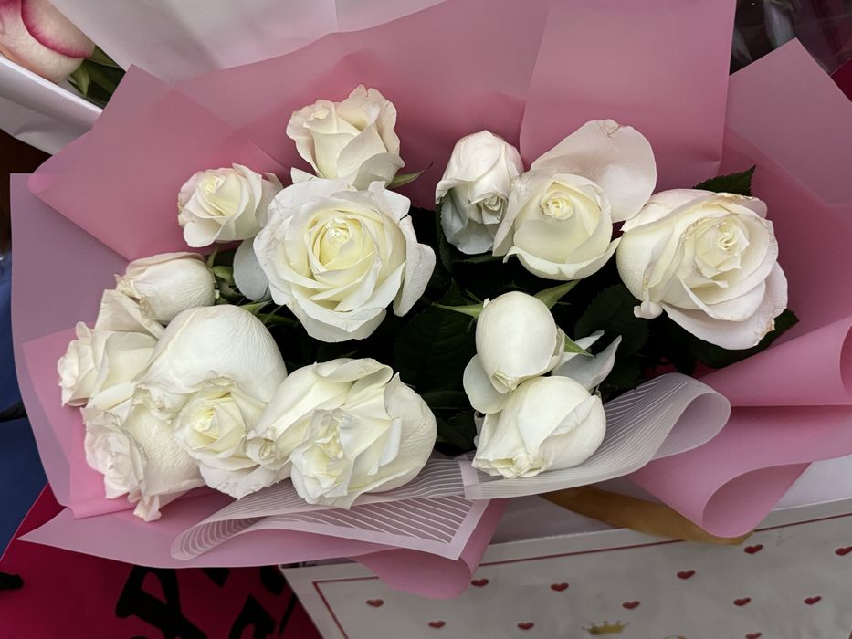 Продам срочно букет белых роз