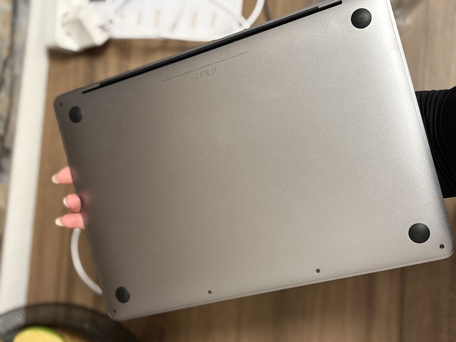 MacBook Pro 13" 2019 Touch Bar / i5 / 8GB / 256GB / Stare excelentă
