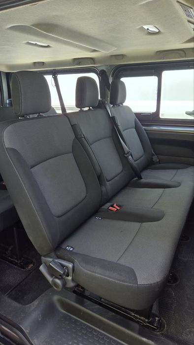 Пътнически бус под наем Автоматик 8 Местен Дълга база  Цена от 59.99€