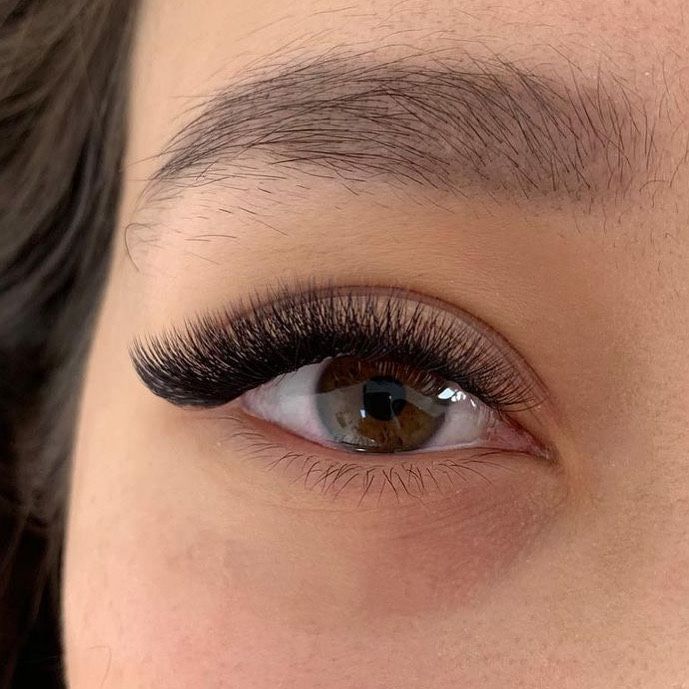 Наращивание ресниц 7000тг.