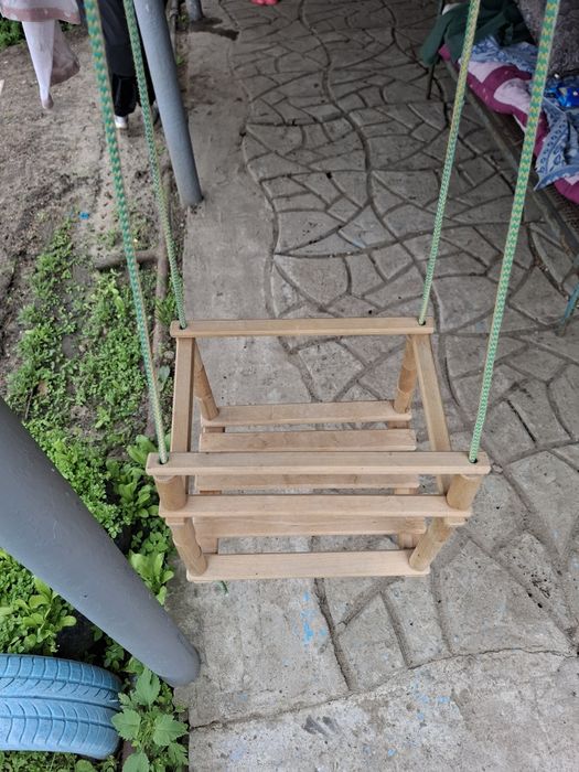 Продам новую деревянную качелю