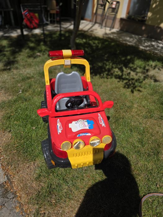 Mașinuță electrică de teren pentru copii, modelul Biemme DrakeAcumulator: 6V.
Viteză maximă: Aproximativ 4 Km/h.
Funcții: Schimbător de direcție înain