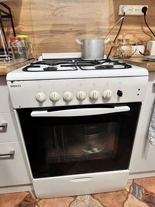 Продам газовую плиту