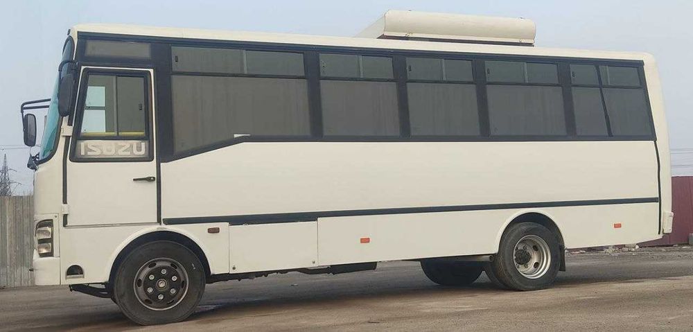 Автобус ISUZU NP 21 сотилади