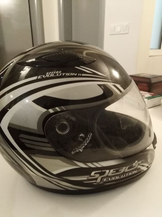 Шлем чисто нов лек и удобен