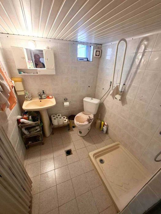 Продава малка къща с площ 60 м2 с двор 220 м2 в Аспровалта, Гърция