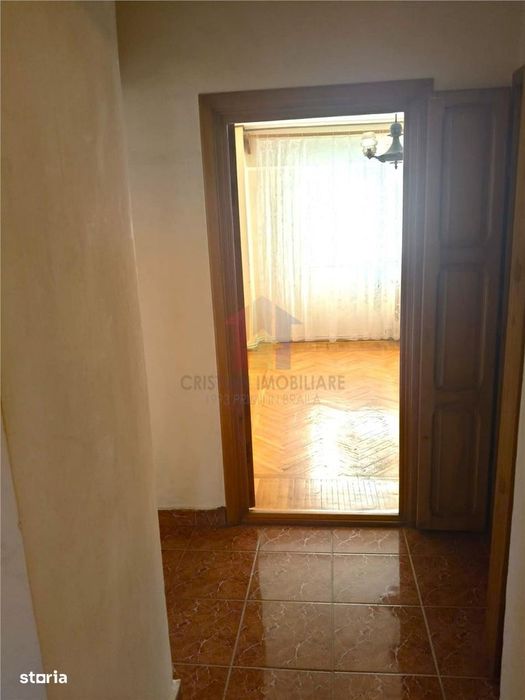83 MP ! 3 camere, decomandat, , etaj intermediar in bloc cu lift, Tine