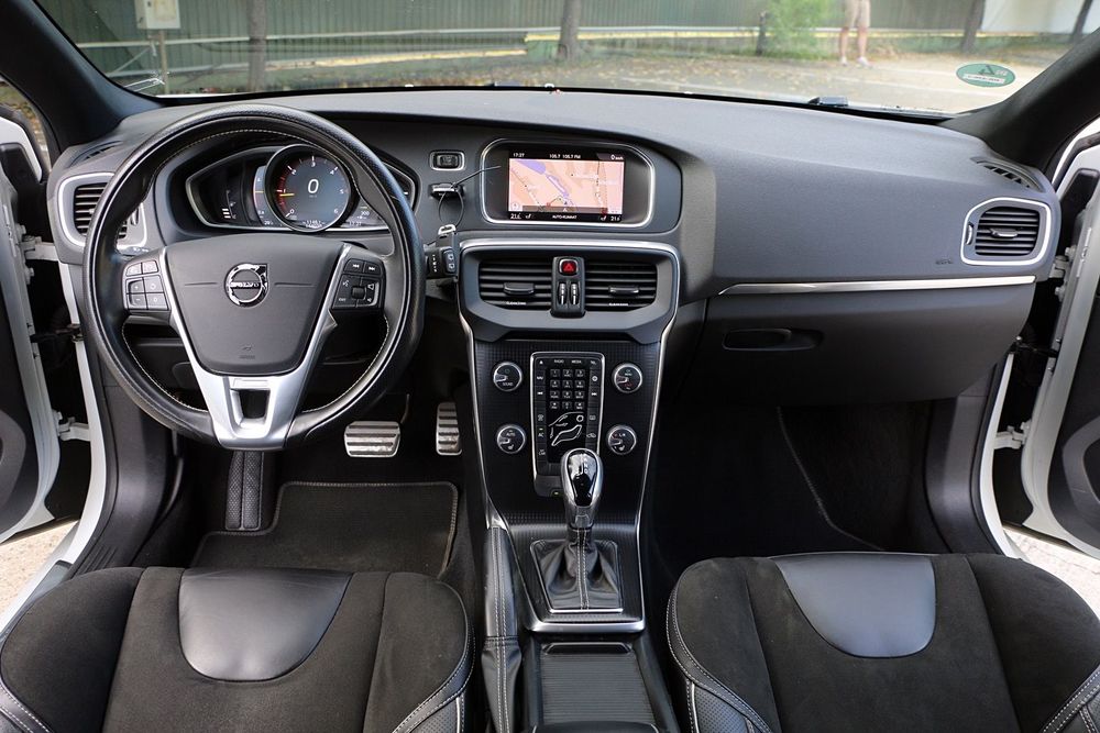 Volvo V40 R-Design/2018/Automata/150CP/Germania/Carte service