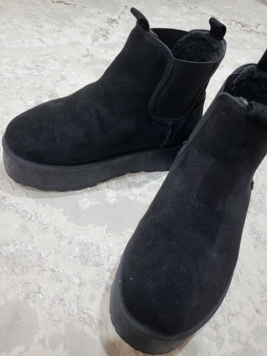 Продам зимние угги