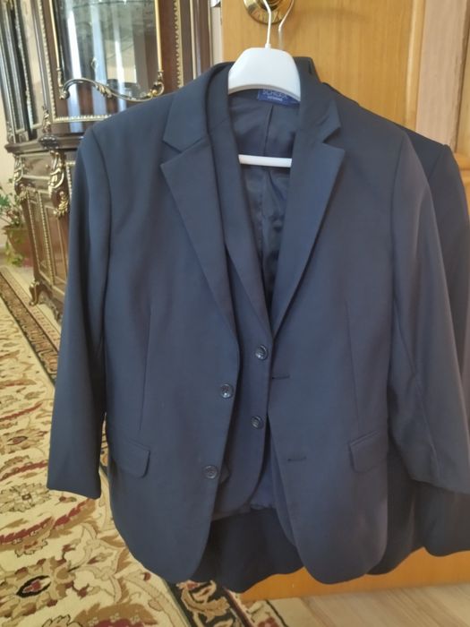 Продам костюм пиджаки для мальчиков