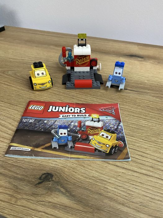 Lego cars 10732 Guido and Luigi’s Pit Stop