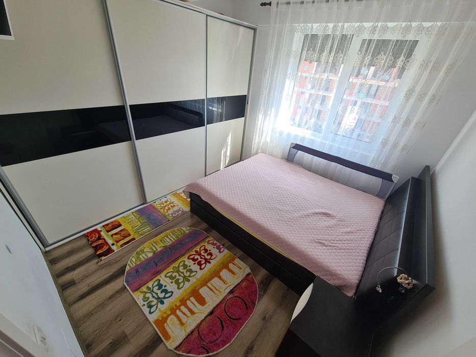 Apartament 2.5 camere închirieze + loc parcare