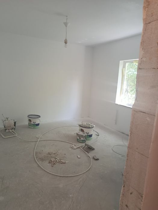 Zugravi instalatori termici ,electric,sanitar