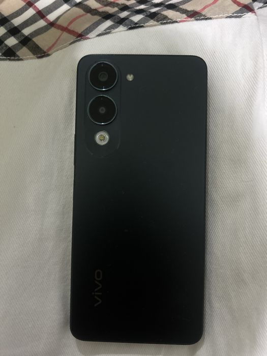 Телефон Vivo Y04