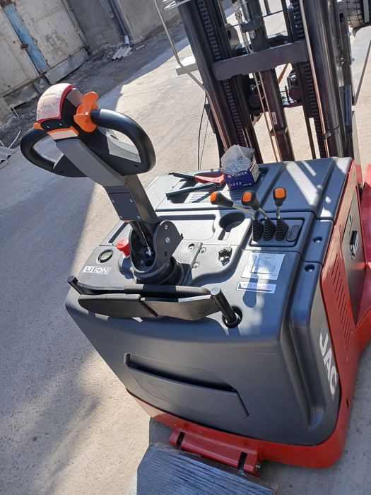 Мини Ричтрак JAC 2 тонный 6 метровый