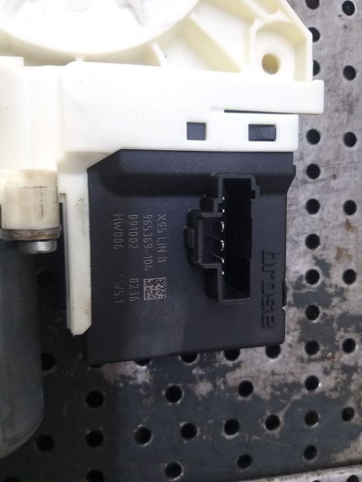 Motoras macara dreapta spate renault megane 3 827300003r 966363101 916829100 0130822331 965369104