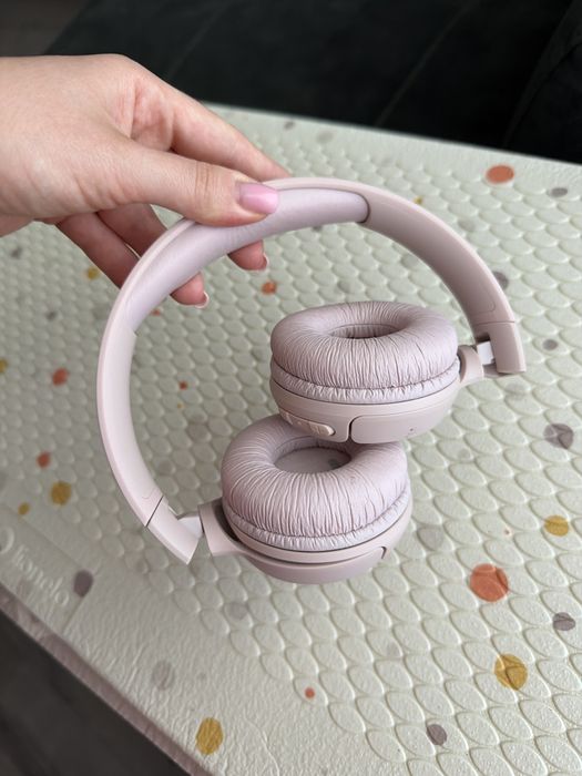Casti JBL roz ca noi
