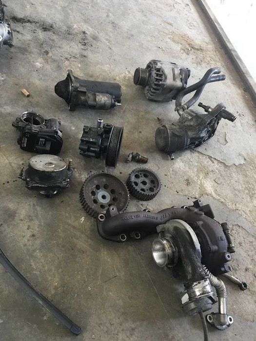 Dezmembrez Alfa Romeo 159 motoare de 1.9 si 2.4 fata completa parbriz