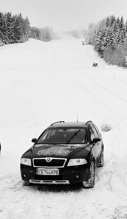 Продавам Шкода Октавия скаут 2.0 TDI