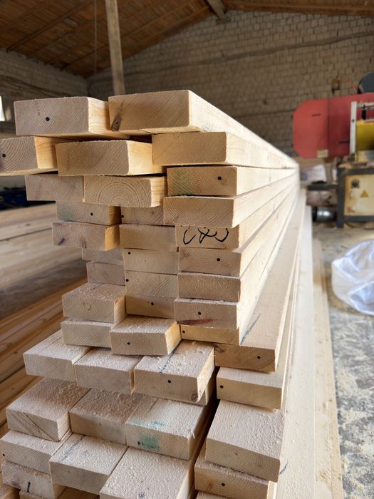 Sifatli sasna yog'ochidan stropila