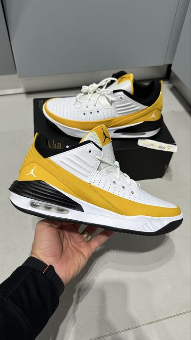 Air Jordan Max Aura 5 Yellow Ochre