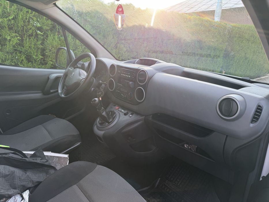 Primul proprietar in Romania!Vand peugeot partner maxi frigorific(0-4 grade)