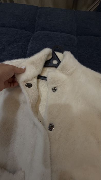 Продам шубу белую