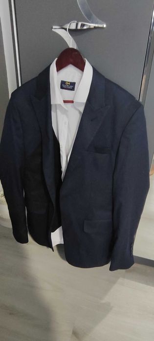 Мъжки официален костюм