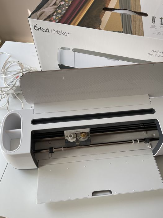 Cricut Maker режещ плотер в златисто