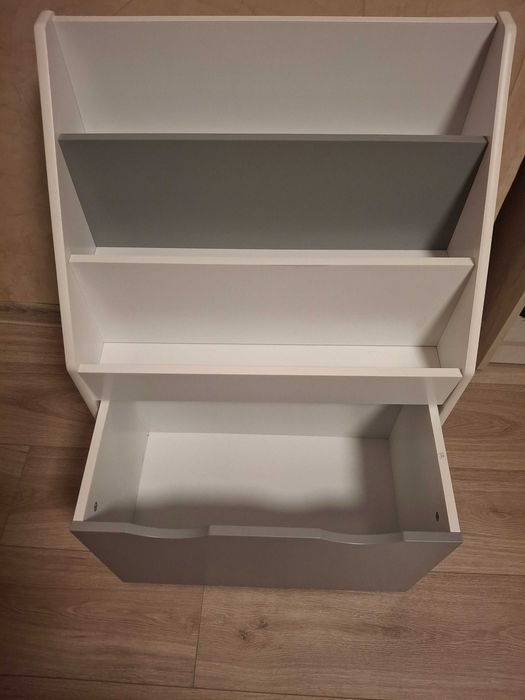 Детски органайзер за книги и играчки в отлично състояние