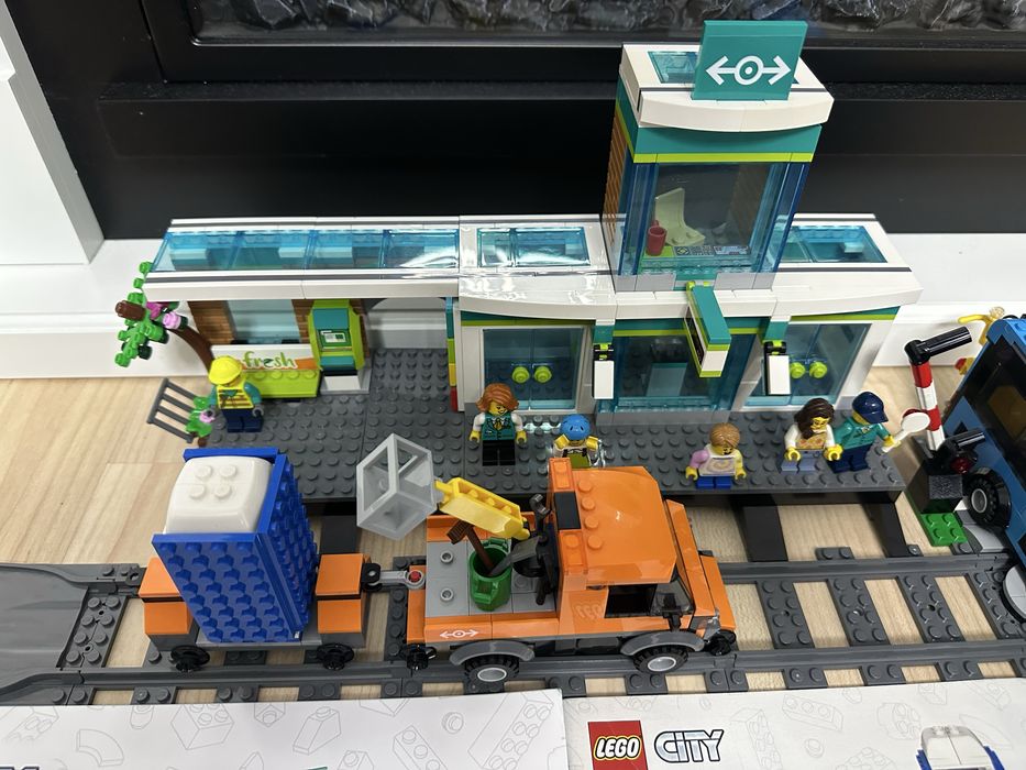 Lego City Gara de tren 60335