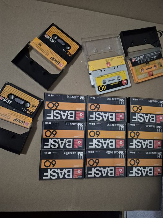 Vând Lot 13 casete audio originale Basf LH,SM,muzica mixta de 60 minute