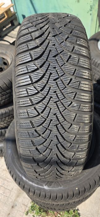 Гуми 4бр 205/55/16 - 1бр  - 55 евро