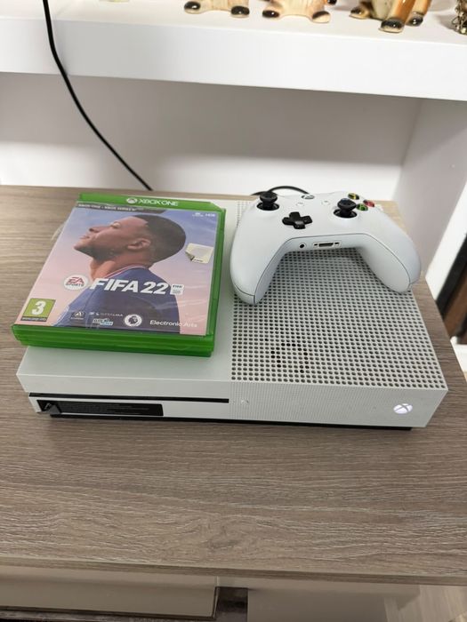 Xbox one S, o consola + 2 jocuri fifa 22 si gta 5, cabluri incluse, pret negociabil