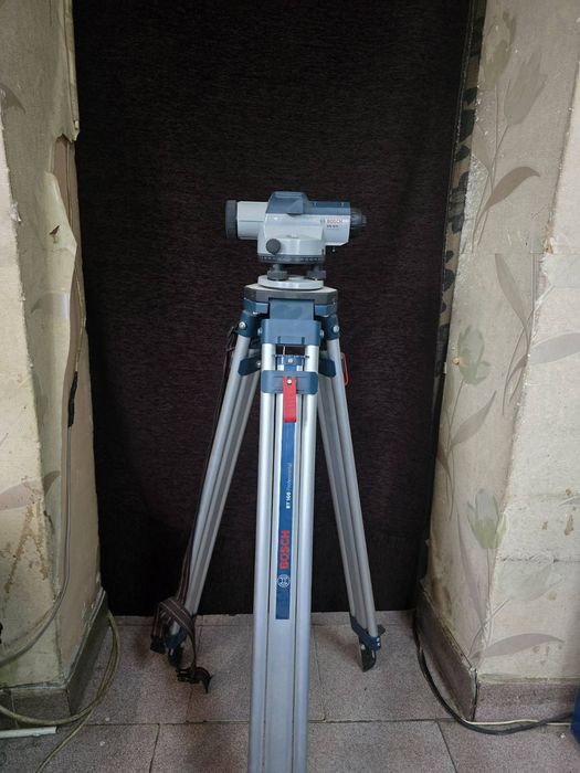 Оптичен нивелир Bosch GOL 32 G със статив и лата BT160+GR500