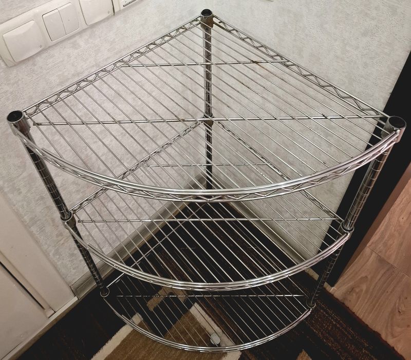 Продаётся угловая большая этажерка(стелаж) Высота85 угол 45×45.