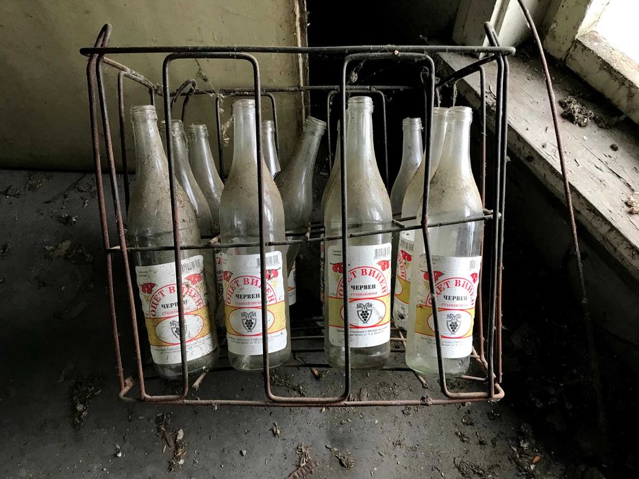 Продавам метални каси с или без бутилки 0.700 и бутилки 1 литър