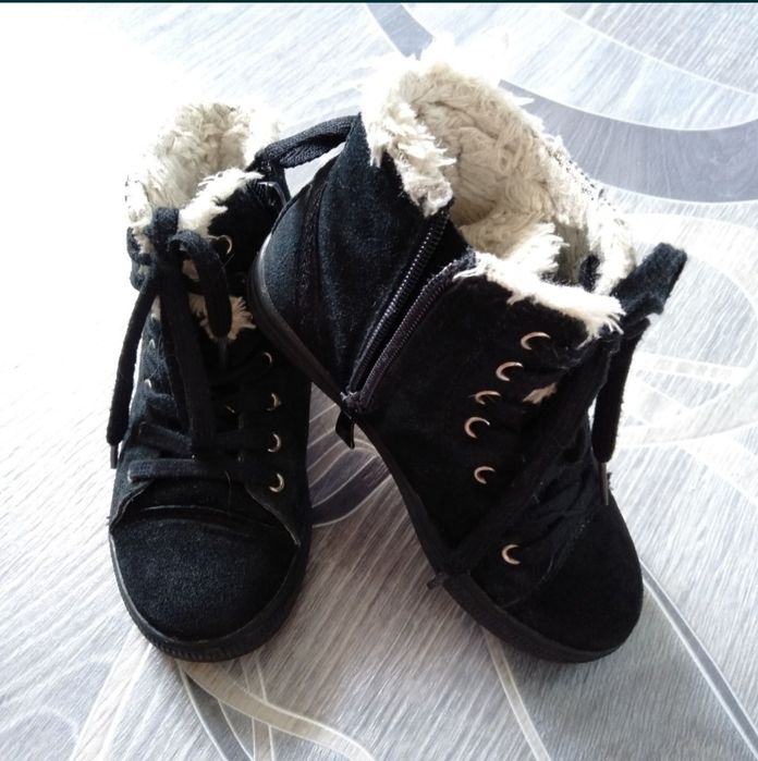 Продам демисезонные ботиночки