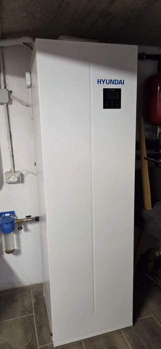 Vând  pompa de caldura pentru pardoseala 12kw,a fost folosit un Ani si patru luni. Are încă  mai are 3 Ani de Garanție.