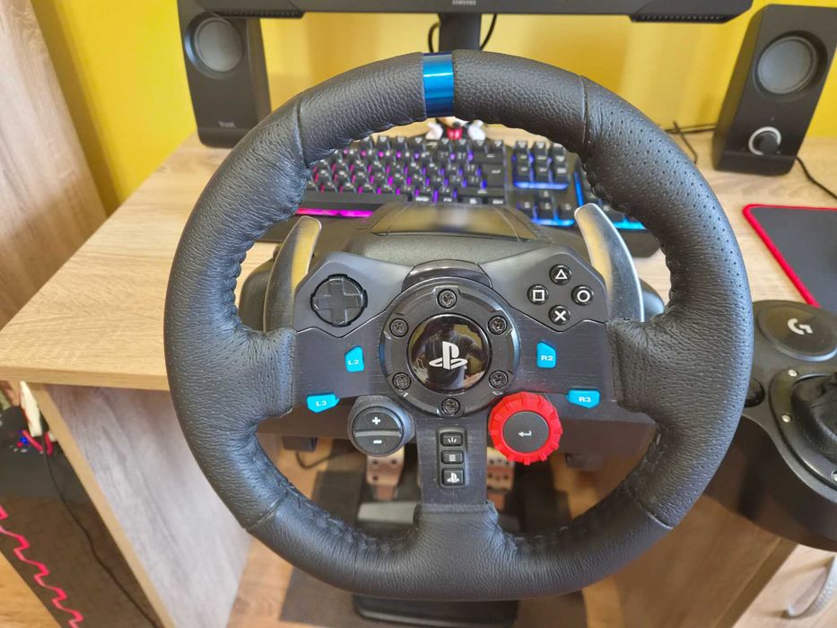 гейминг комоютър, монитор и периферия + волан  Logitech g29