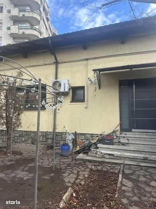 Campina - ultracentral - casa - teren 330mp - 230000 Euro