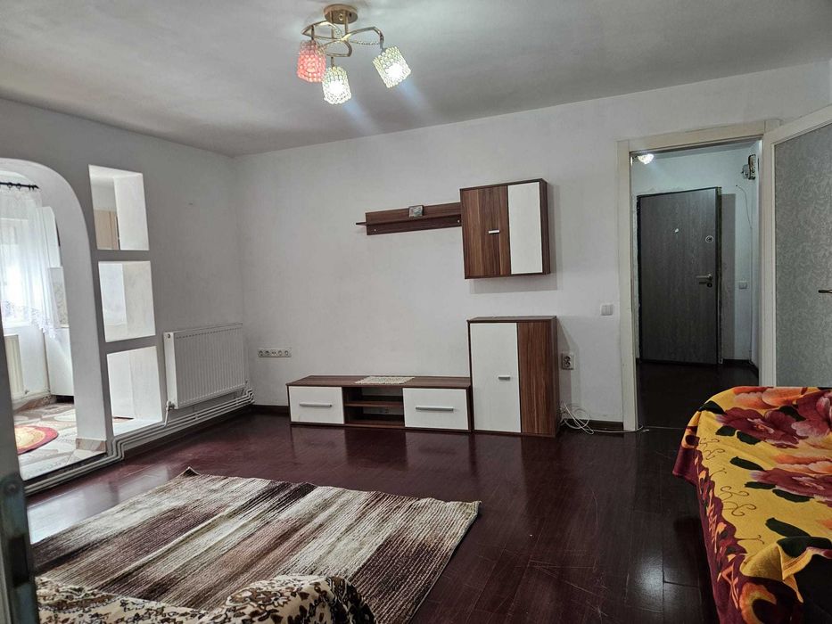 Inchiriez apartament micro 4