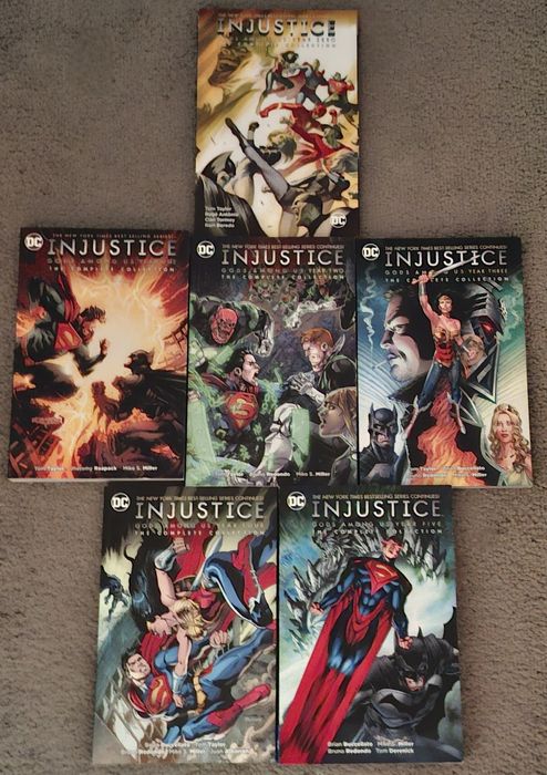 Serie completă benzi desenate DC "Injustice : Gods Among Us"/Year 0-5