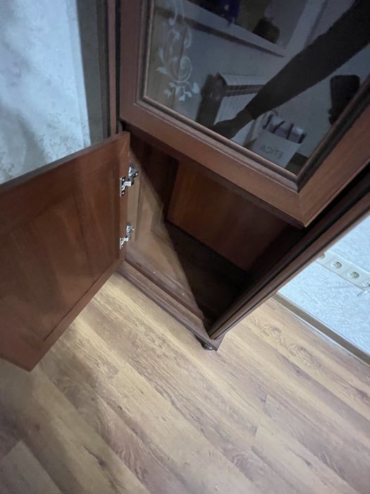 продается сервант